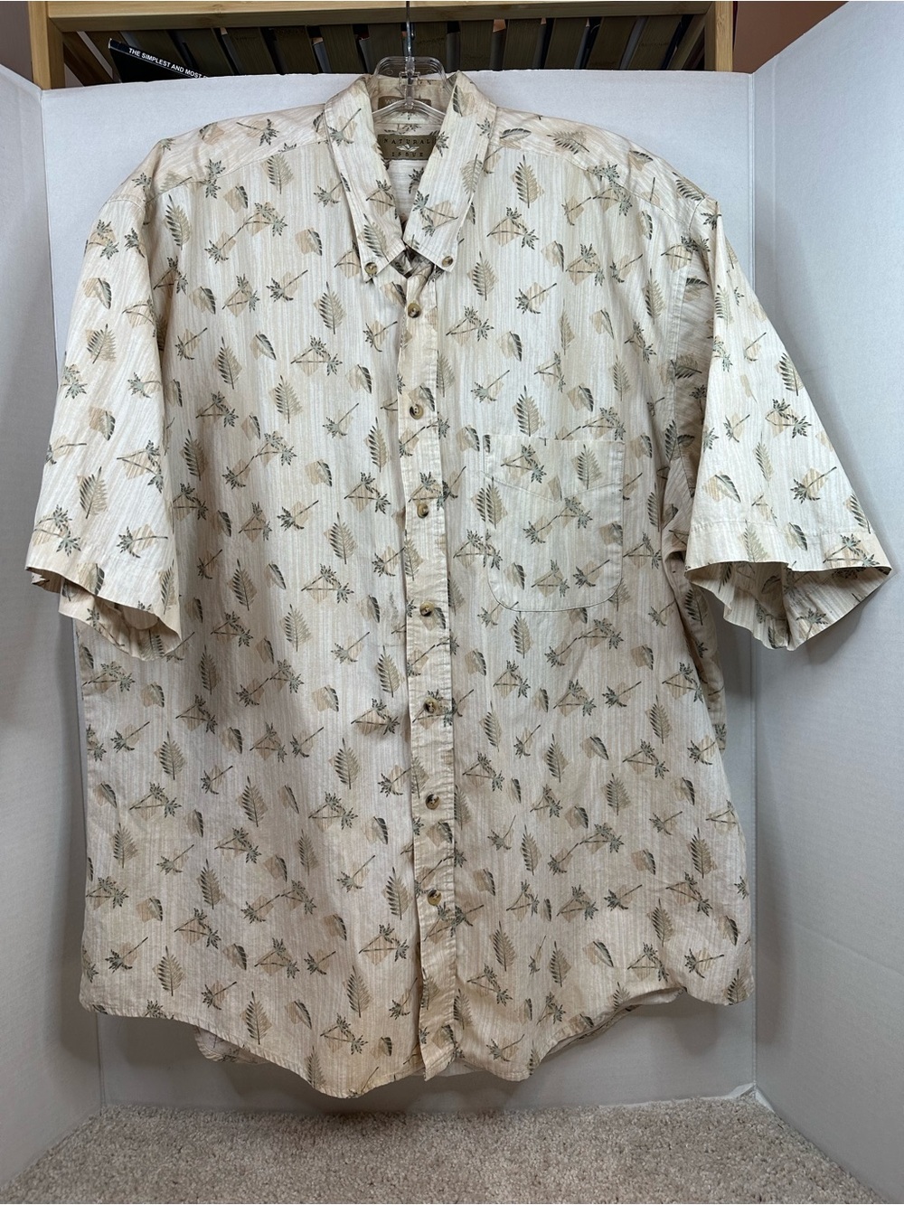 Casual Short-Sleeve Button-Down Shirt - Beige Leaf Print, size XL, great